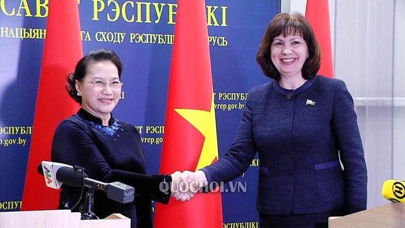 National Assembly Chairwoman Nguyen Thi Kim Ngan and Chairwoman of the Council of the National Assembly of Belarus Natalya Kochanova (Photo: QH)