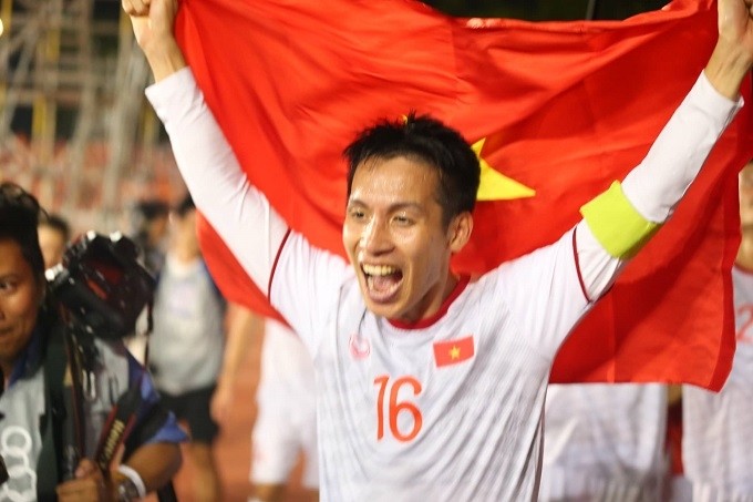 Vietnam midfielder Do Hung Dung celebrates their first-ever SEA Games gold medal with joy.