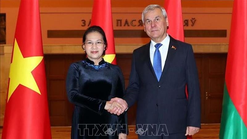 National Assembly Chairwoman Nguyen Thi Kim Ngan and Chairman of the House of Representatives of Belarus Vladimir Andreichenko (Photo: VNA)