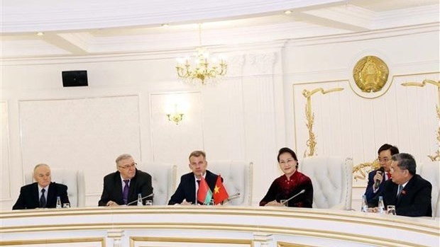 National Assembly Chairwoman Nguyen Thi Kim Ngan in a meeting with First Secretary of the Communist Party of Belarus Sokol A.N and other leaders of the party (Photo: VNA)
