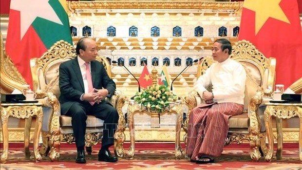 Vietnamese Prime Minister Nguyen Xuan Phuc (L) meets with Myanmar President U Win Myint in Nay Pyi Taw on December 17 (Photo: VNA)