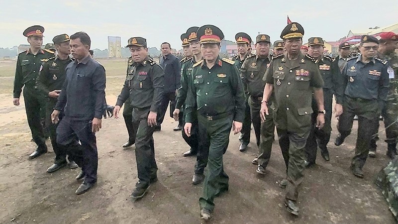 Vietnamese Defence Minister General Ngo Xuan Lich and General Samdech Tea Banh, Deputy Prime Minister and Defence Minister of Cambodia (Photo: NDO)