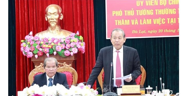 Deputy PM Truong Hoa Binh speaks at the session. (Photo: VNA)