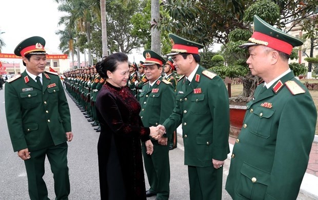 National Assembly Chairwoman Nguyen Thi Kim Ngan shakes hands with officials of Military Region 3 in Hai Phong city during her visit on December 20 (Photo: VNA)