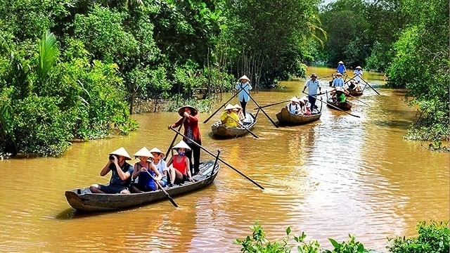 Visitors taking a boat trip to explore An Binh Islet 