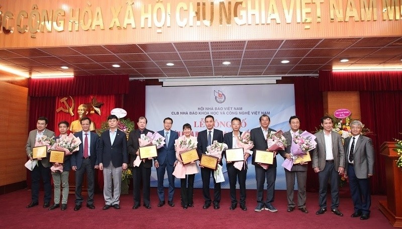 Representatives of several prominent scientific and technological events in 2019 at the announcement ceremony on December 26.