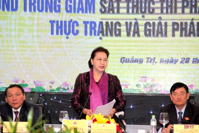 NA Chairwoman Nguyen Thi Kim Ngan speaking at the conference (Photo: baohatinh.vn)