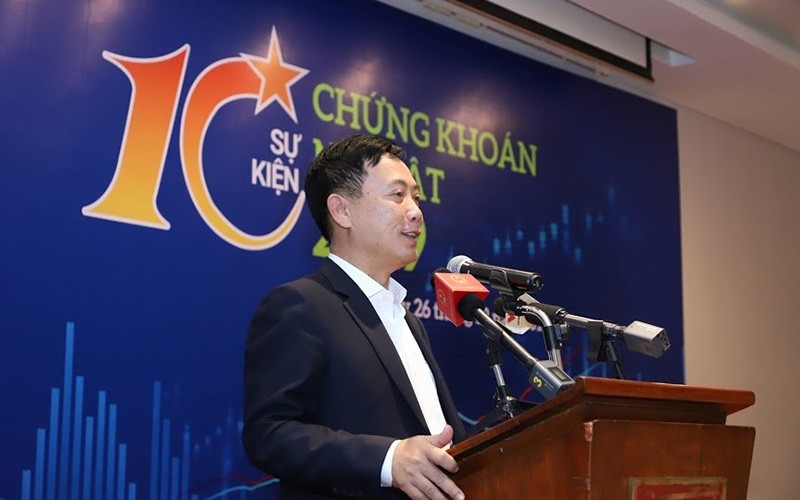 Chairman of the State Securities Commission, Tran Van Dung, speaks at a recent ceremony to announce the top 10 events on the Vietnamese stock market in 2019.