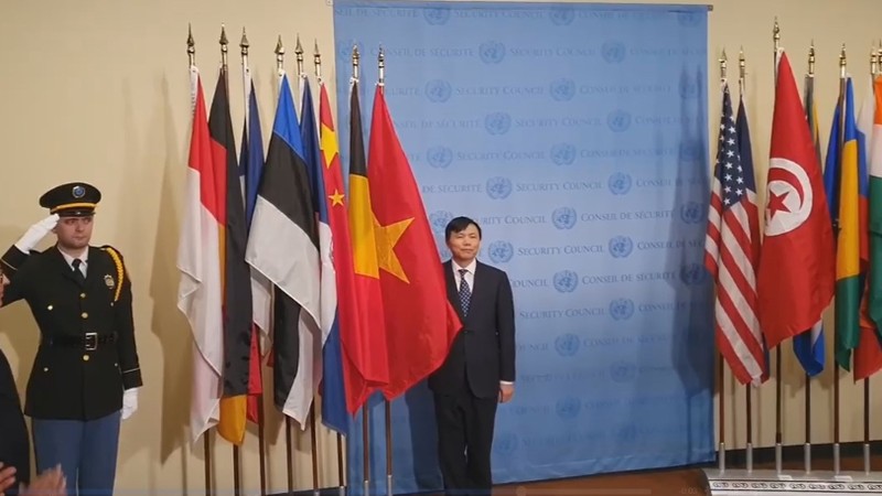 Ambassador Dang Dinh Quy at the ceremony to put Vietnamese flag at the UN headquarters in New York. (Photo: NT)