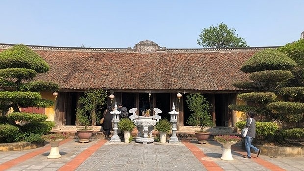 The front courtyard of Thai Lac Temple