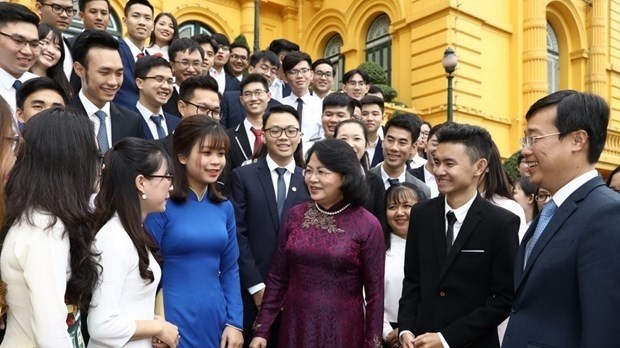 Vice President meets outstanding students (Photo:VNA)