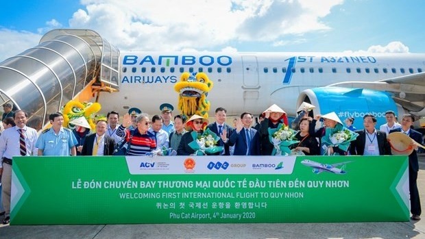 Passengers on flight QH9457 of Bamboo Airways welcomed at the Phu Cat airport. (Photo: VNA)