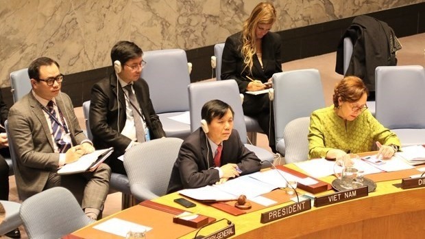 Ambassador Dang Dinh Quy (red tie) chairs the UN Security Council Briefing on the UN Office for West Africa and the Sahel. (Photo: VNA)