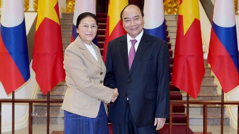 Prime Minister Nguyen Xuan Phuc and Lao National Assembly Chairwoman Pany Yathotou (Photo: VGP)