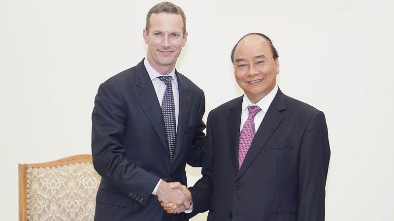 Prime Minister Nguyen Xuan Phuc and first CEO of the US International Development Finance Corporation (DFC) Adam Boehler (Photo: VGP)
