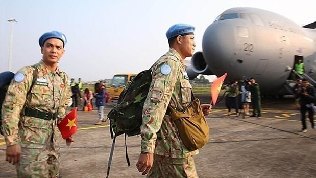 Officers of Vietnam's Level-2 field hospital No 2 set out for peacekeeping task (Photo: VNA)