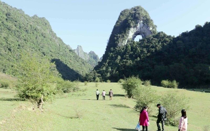 The path to a tourist area where Nui Thung Mountain is located.