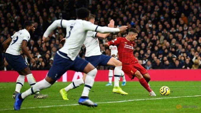 Soccer Football - Premier League - Tottenham Hotspur v Liverpool - Tottenham Hotspur Stadium, London, Britain - January 11, 2020 Liverpool's Roberto Firmino scores their first goal. (Reuters)