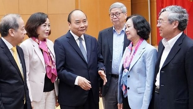 PM Nguyen Xuan Phuc with the delegates. (Photo: NDO/Tran Hai)