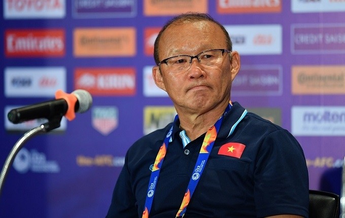 Vietnam coach Park Hang-seo gestures at a press conference after their second Group D match against Jordan on January 13. (Photo: VFF)