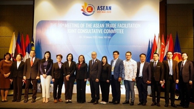 The ASEAN Trade Facilitation Joint Consultative Committee convenes the 16th meeting in Hanoi on January 10. (Photo: NDO/Thai Linh)
