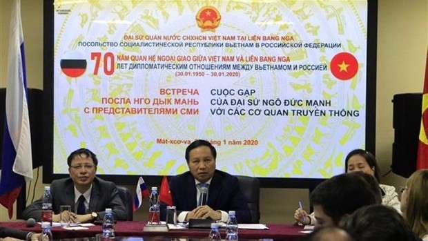 Vietnamese Ambassador to Russia Ngo Duc Manh (centre) speaks at the press conference (Photo: VNA)