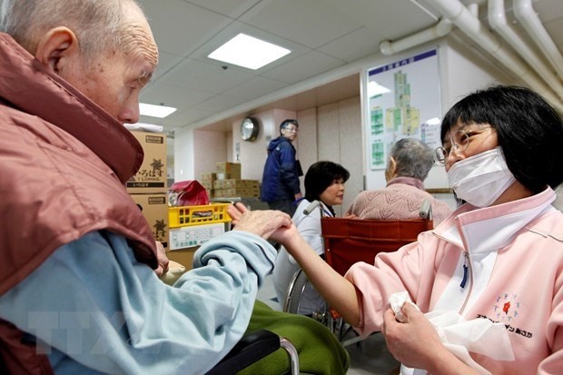 A caregiver (R) works at an elderly supporting centre in Tomioka town of Japan's Fukushima prefecture. (Photo: AFP/VNA)