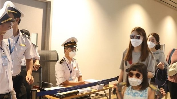 Many travel agencies like Hanoi Redtours and Vietrantour have cancelled all tours to China in the light of the coronavirus outbreak. (Photo: laodong.vn)