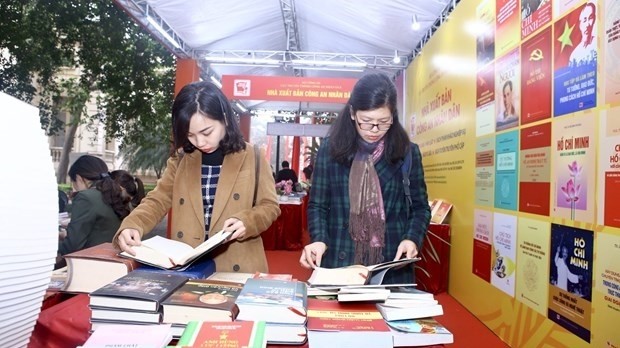 Visitors to the book exhibition at the National Library of Vietnam on February 2 (Photo: VNA)