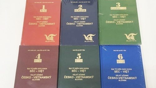 The six-volume Czech-Vietnamese encyclopaedia (Photo: VNA)