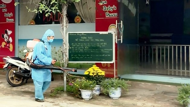 Spraying disinfectant in Thanh Hoa City to prevent nCoV spread. (Photo: NDO/Mai Luan)