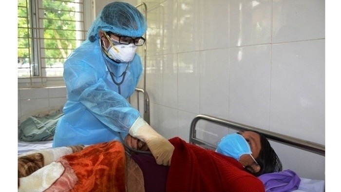 A patient suspected of having nCoV infection provided with isolated treatment at the Lao Cai Provincial General Hospital. (Photo: NDO)