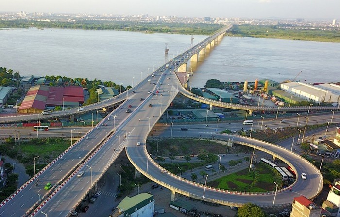 Vinh Tuy Bridge in Hanoi's Hai Ba Trung district.