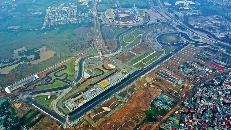 Construction is underway for the Formula One racetrack in Hanoi's Nam Tu Liem district. (Photo: VnExpress)