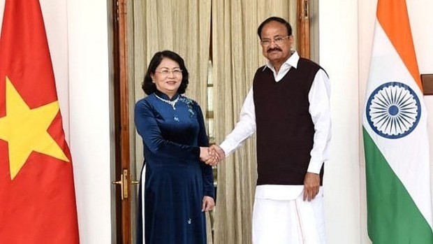 Vietnamese Vice President Dang Thi Ngoc Thinh (L) and Indian Vice President Venkaiah Naidu (baoquocte.vn) 