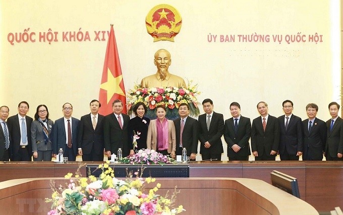 NA Chairwoman Nguyen Thi Kim Ngan (centre) poses with newly accredited ambassadors and heads of overseas representative agencies of Vietnam. (Photo: VNA)