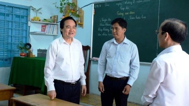 Minister of Education and Training Phung Xuan Nha (far left) during his working visit to Dong Thap province on February 14, 2020. (Photo: NDO/Le Ha)