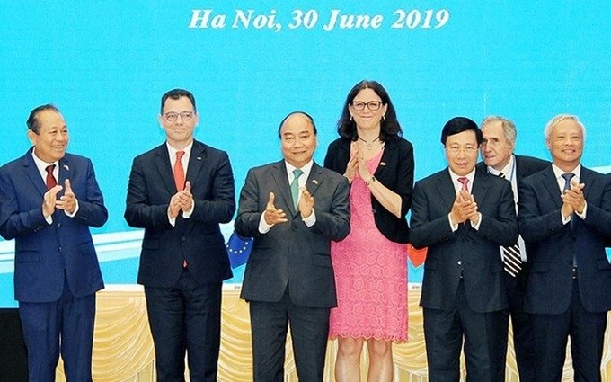 Prime Minister Nguyen Xuan Phuc (third from left) and delegates attend the signing ceremony of the EVFTA in Hanoi on June 30, 2019.