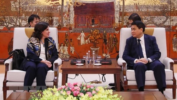 At the meeting between Chairman of Hanoi municipal People’s Committee Nguyen Duc Chung and Cuban Ambassador to Vietnam Lianys Torres Rivera. (Photo: VNA)