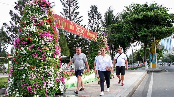 Russian tourists visit Nha Trang city. (Photo: Khanh Hoa newspaper)
