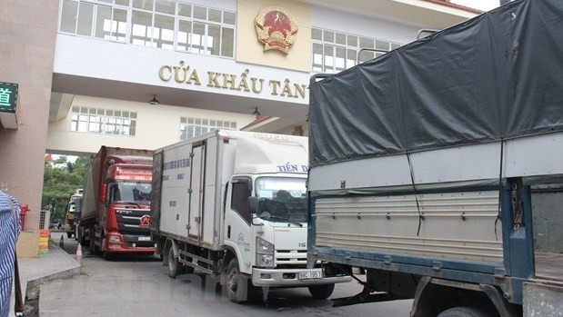 Trucks traverse Tan Thanh border gate in Lang Son province. (Photo: VNA)