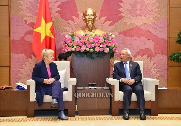 NA Vice Chairman Uong Chu Luu (R) and Renate Künast, Chairwoman of the Bundestag (federal parliament)’s Parliamentary Friendship Group for Relations with the ASEAN States. (Photo: Quochoi.vn)