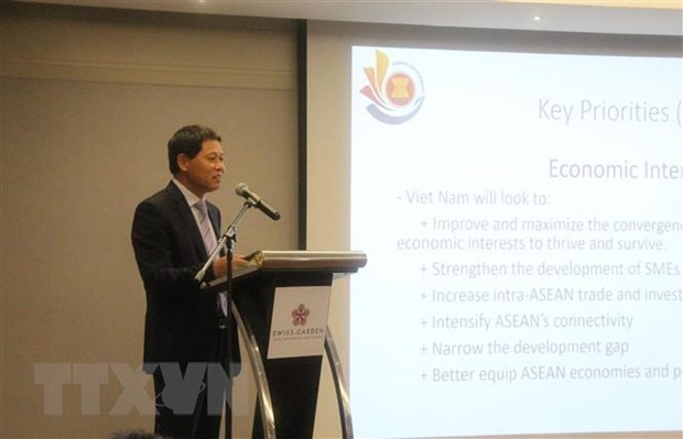 Vietnamese Ambassador to Malaysia Le Quy Quynh delivers his presentation on Vietnam’s goals during the ASEAN Chairmanship Year 2020. (Photo: VNA)