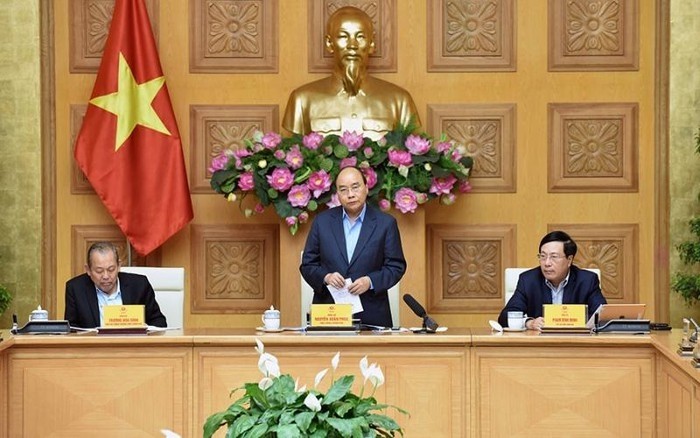 Prime Minister Nguyen Xuan Phuc speaks at the meeting. 