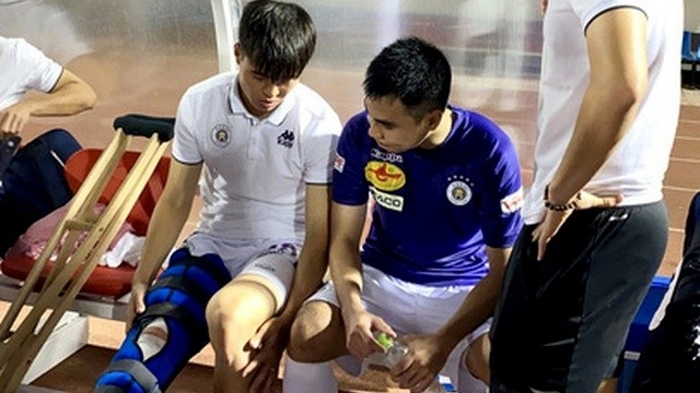 Vietnam’s squad is not at their best as some key players, including defender Duy Manh (L), are suffering from injuries.