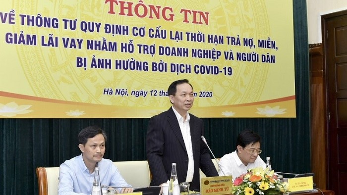 SBV Deputy Governor Dao Minh Tu speaking at the meeting on March 12. (Photo: SBV)
