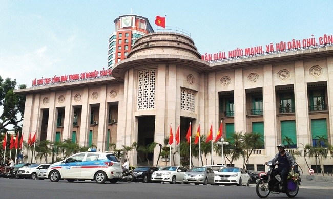  The State Bank of Vietnam (SBV) cuts its policy rates starting from March 17 in an attempt to support the economy which has been hurt by the COVID-19 outbreak.