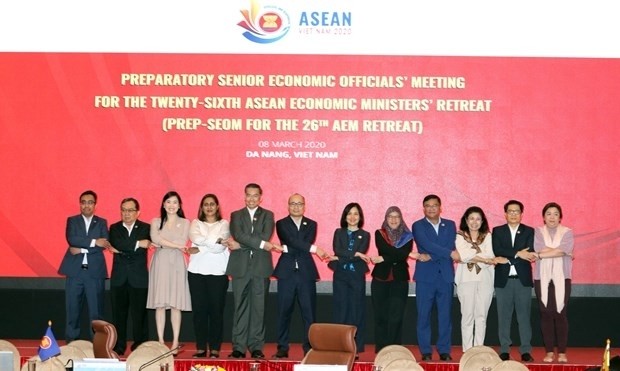 Officials pose for a photo at the meeting in Da Nang city on March 8 (Photo: VNA)