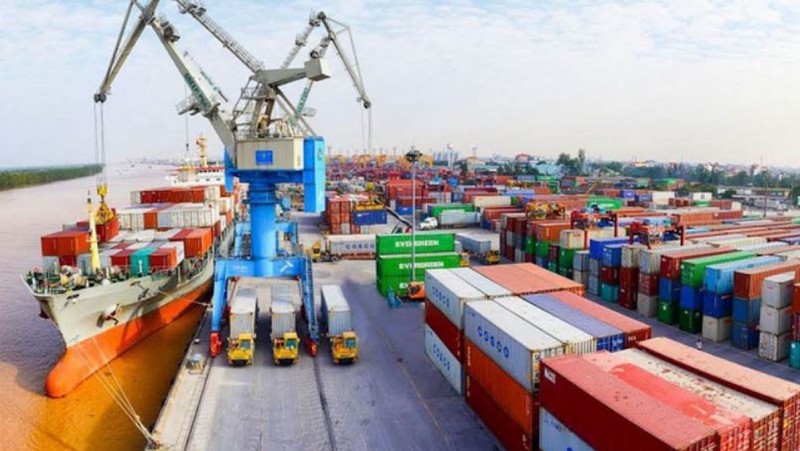Vietnam reports total import - export revenue of over US$21.47 billion in the first half of March, with a trade surplus of nearly US$1 billion. (Illustrative image)