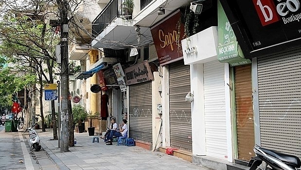 Stores in the Old Quarter of Hanoi have closed in an effort to curb the spread of COVID-19. (Photo: VNA)